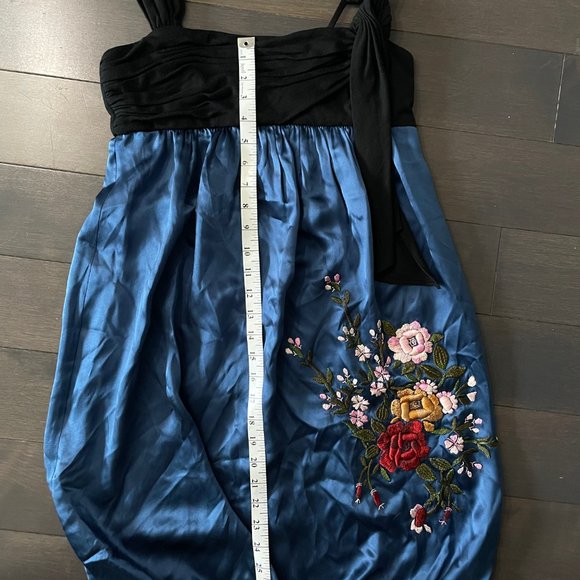 BCBGMAXAZRIA Black & Blue Silk Formal Embroidered Bubble Hem Dress Size 2 - Picture 7 of 7